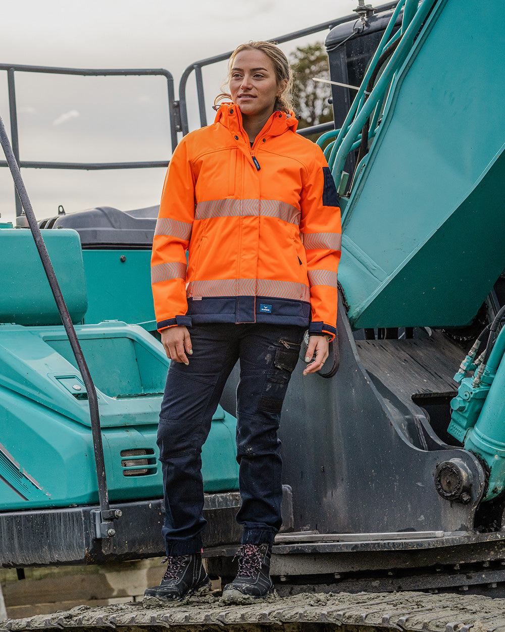 Ellis Hi-Vis Softshell in Fluoro Orange & Navy | 47949